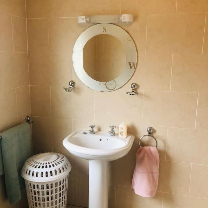 Вилла Townhouse Clifden: Located In The Heart Of Connemara Экстерьер фото